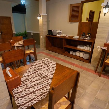 Yuwono Hotel & Villa Malioboro 요그야카르타 외부 사진