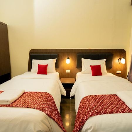 Yuwono Hotel & Villa Malioboro 요그야카르타 외부 사진