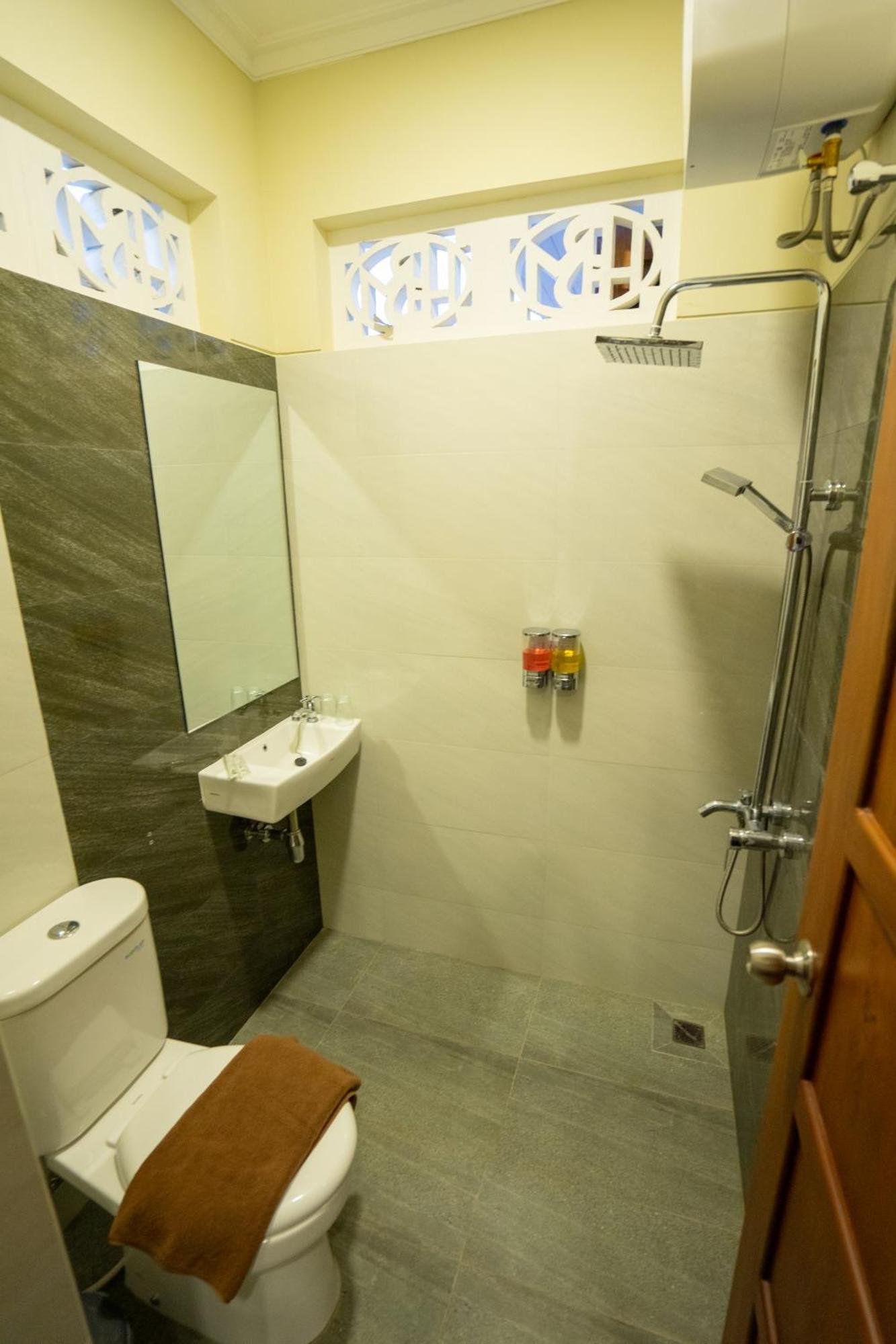 Yuwono Hotel & Villa Malioboro 요그야카르타 외부 사진